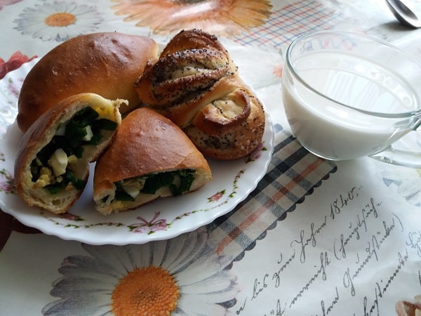 pirozhki-s-zelenym-lukom-i-yajcom