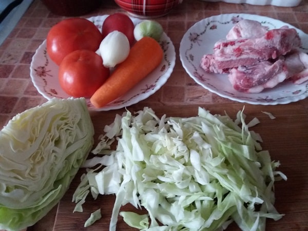 ingredienty-dlya-shchej-iz-svezhej-kapusty